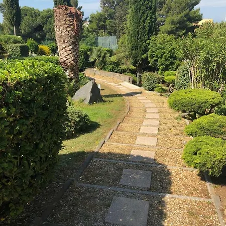 Cap Paradise Jacuzzi 아파트 *